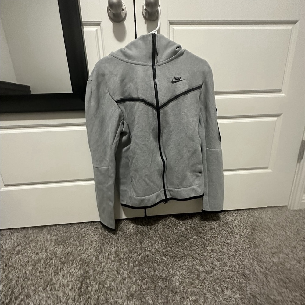 Grey Nike Tech Fleece